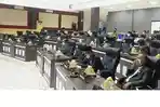 Terlihat-sejumlah-kursi-kosong-saat-Rapat-Paripurna-DPRD.jpg