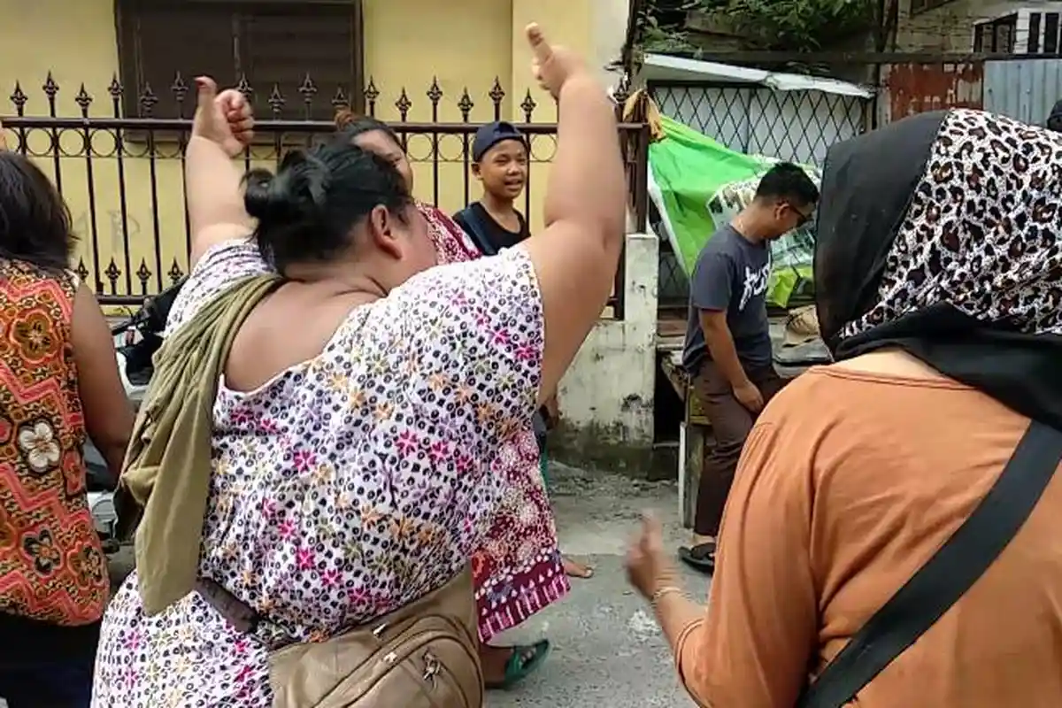 Warga Berjoget dan Menyanyikan Lirik Mengejek, Satpol PP Tetap Lakukan Penertiban hingga Tuntas
