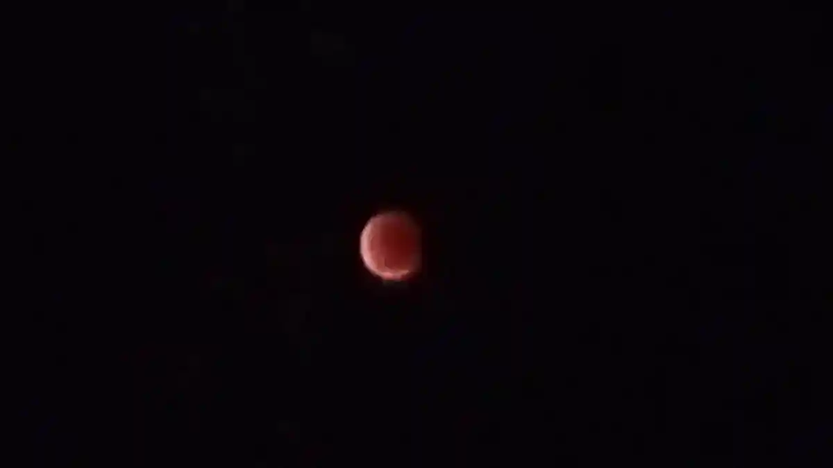 Menikmati Gerhana Bulan Total "Blood Moon" dari Bukit Tuke Tai Kaba Labuan Bajo