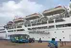 Kapal-Pelni-KM-Kelud-saat-berlabuh-di-dermaga-utara-Pelabuhan-Batu-Ampar.jpg