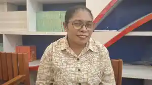Kepala-SMA-Negeri-1-Manokwari-Luncinda-Patricia-Mandobar.jpg