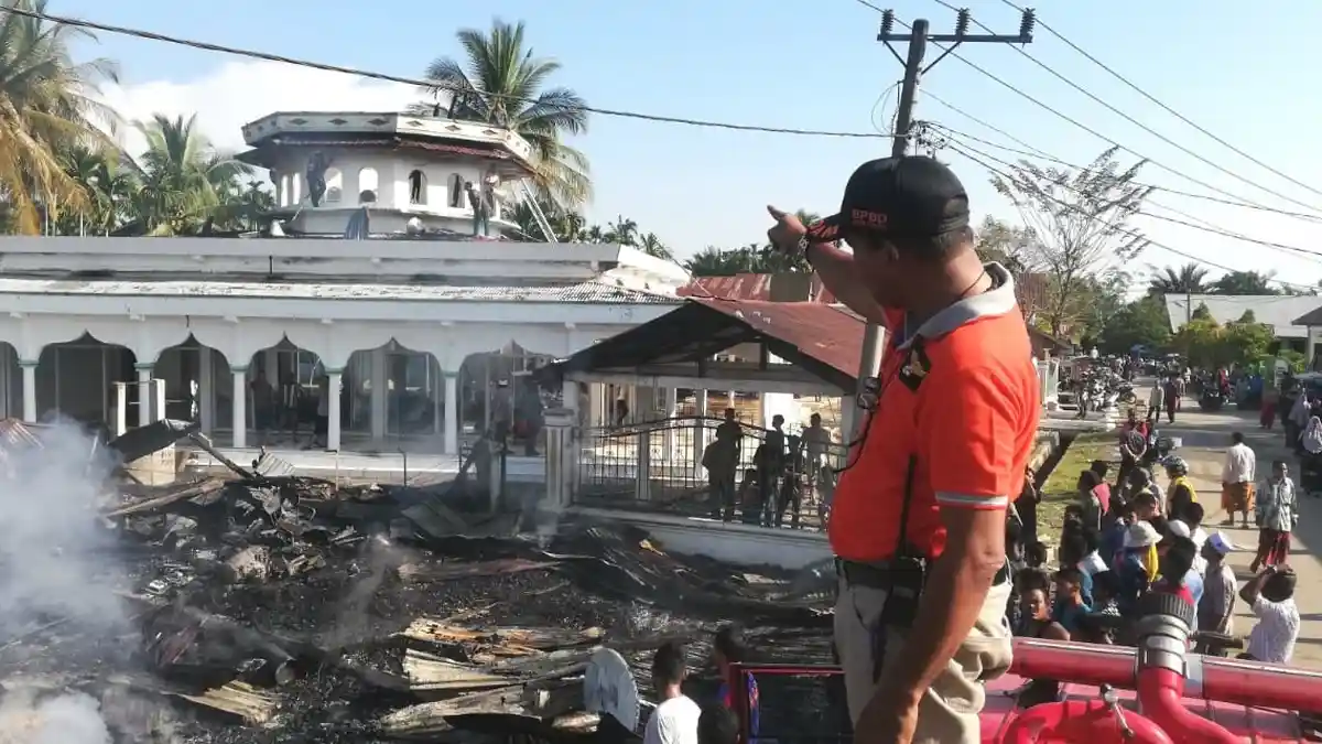 Diduga Ini yang Menyebabkan Kubah Masjid Taqarrub di Pirak Timu Terbakar