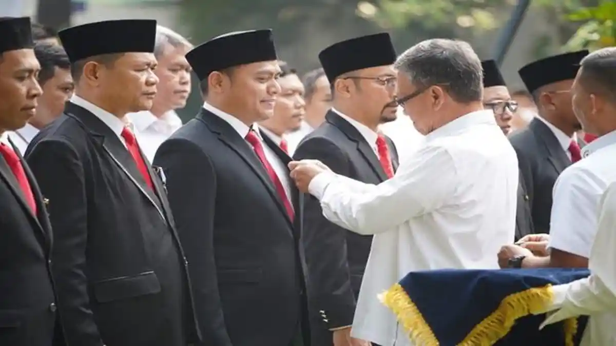 Dua Pegawai PLN Terima Anugerah Satyalancana Dari Presiden RI