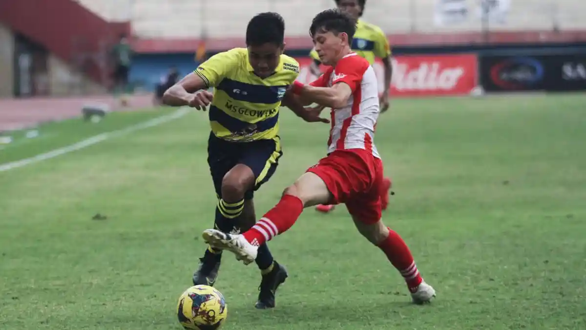 Diwarnai 8 Kartu Kuning dan 1 Kartu Merah, Gresik United Permalukan Deltras Sidoarjo di Gelora Delta