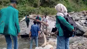 Mahasiswa-USK-di-Gampong-Lampahan-Timur.jpg