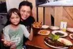 Widodo Disto Bersama Putranya Denis