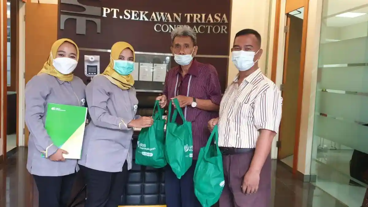 Salurkan Bantuan APD, BPJAMSOSTEK Semarang Pemuda Gandeng Perusahaan ...