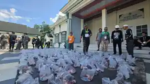 Paket-daging-kurban-di-Masjid-Al-Akbar-Balangan.jpg