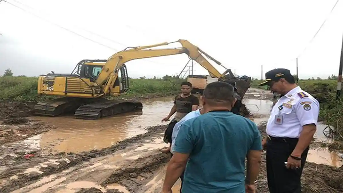 Pemda Ketapang Gerak Cepat Tangani Ruas Jalan Pelang yang Rusak dan Timbulkan Kemacetan