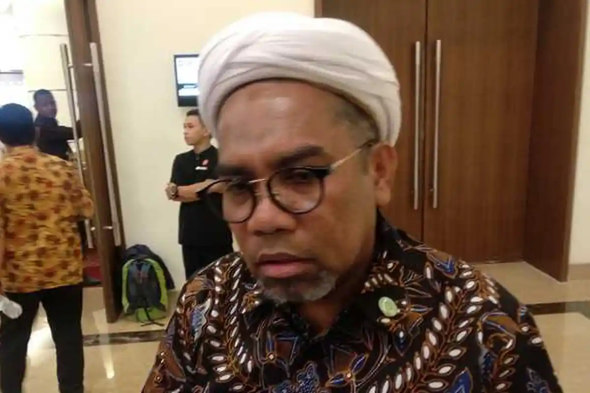 Ngabalin Sebut Pihak yang Desak Jokowi Kibarkan Bendera Putih sebagai Makhluk Berperadaban Rendah