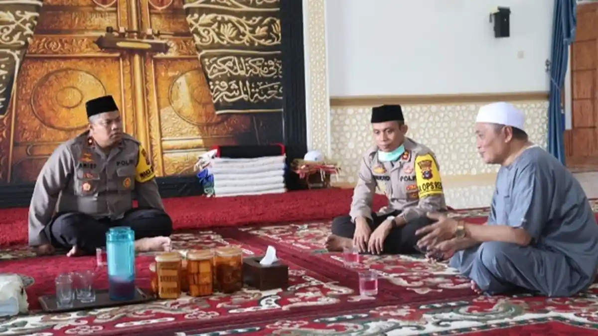 Awali Tugas, Kapolres HSS Kunjungi Ketua MUI dan 3 Ponpes