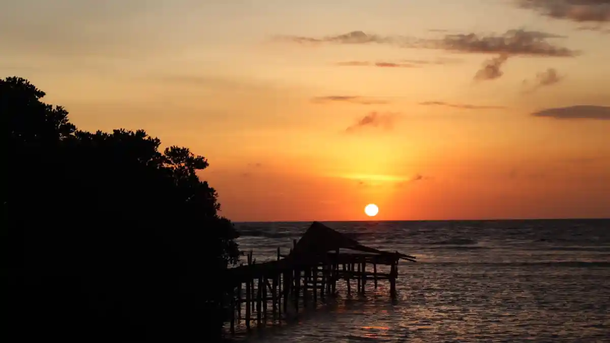 Wisata Pantai Tuada Jadi Lokasi Menikmati Sunset di Jailolo Halmahera Barat