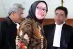 Sidang Perdana Ratu Atut di Pengadilan Tipikor