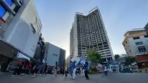 Potret-langit-Nagoya-Batam-Sabtu-241-pagi-cerah-berawan.jpg