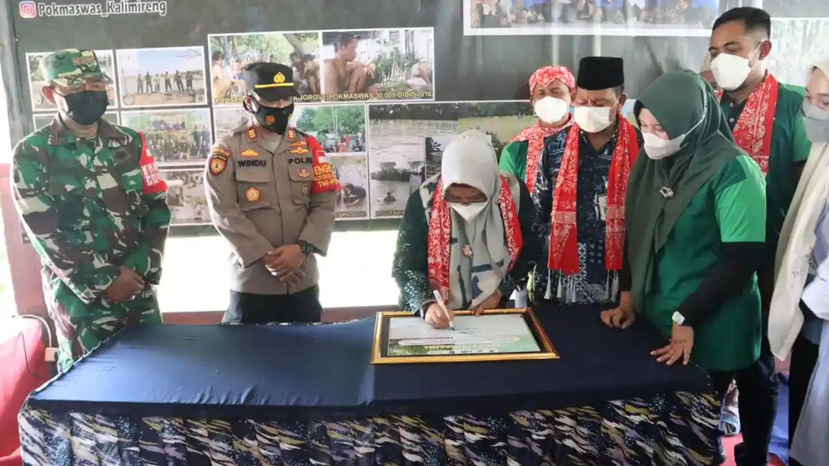 Bersama Cargill dan ITS, Pemkab Gresik Restorasi 5 Ha Lahan Mangrove di Kalimireng