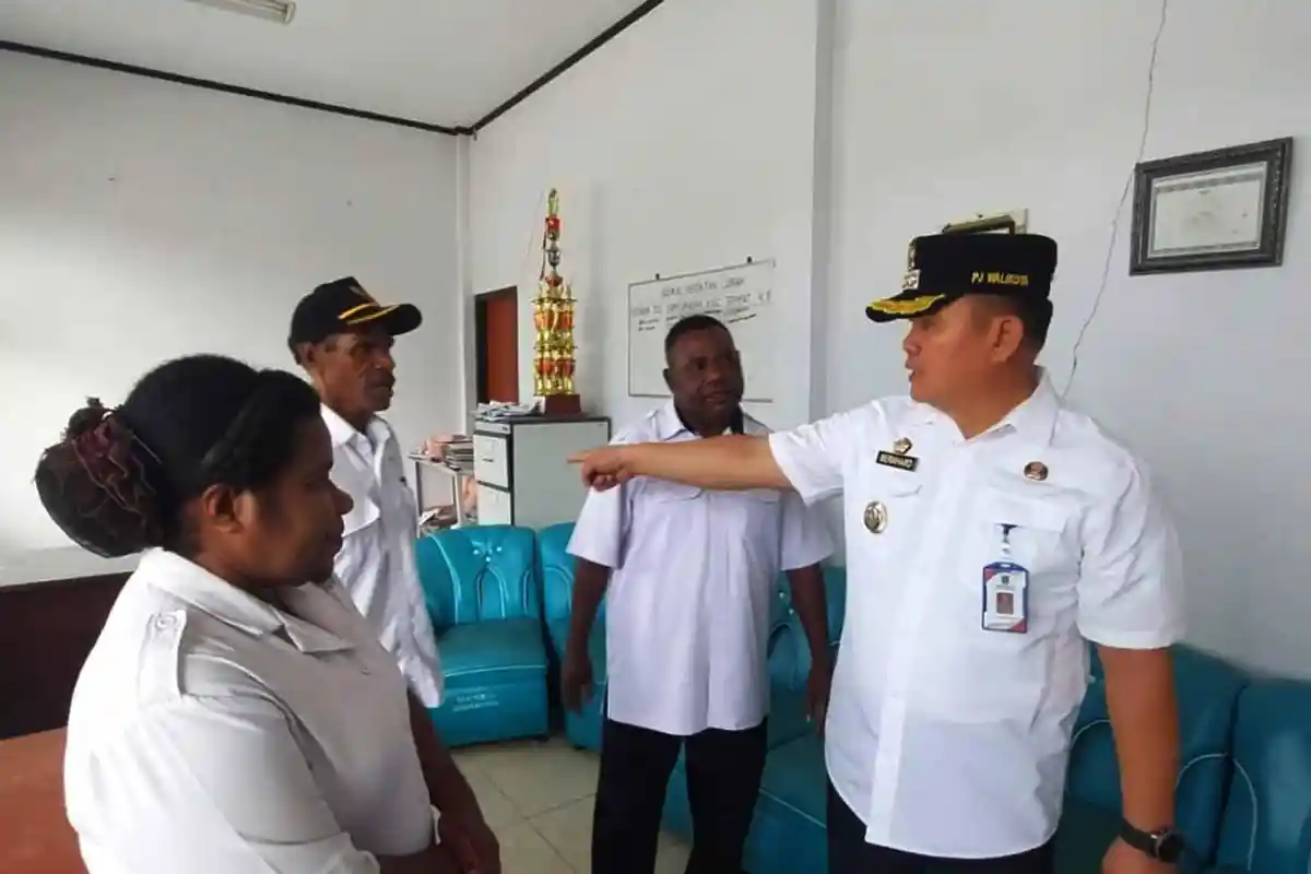 Kantor Kelurahan Malanu Kotor, Pj Wali Kota Sorong Perintahkan Lurah Jaga Kebersihan 