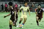 Pemain-Persib-Beckham-Putra-dibayangi-dua-pemain-PSM-Makassar.jpg