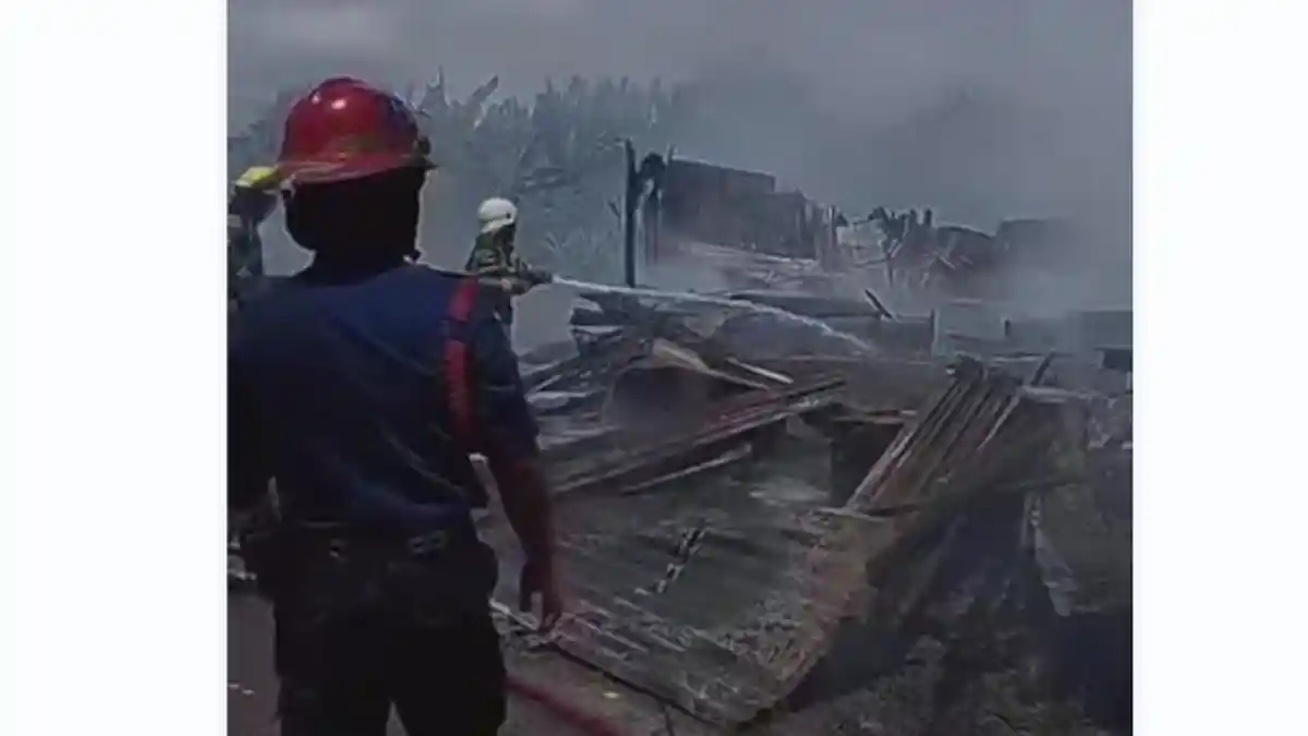BREAKING NEWS: Tujuh Rumah Terbakar di Kelurahan Bantan, Kerugian Ditaksir Capai Rp 800 Juta