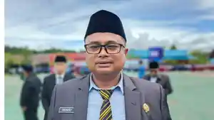 Kepala-Dinas-Pendidikan-Dikpora-Kabupaten-Teluk-Bintuni-Hendry-Kapuangan.jpg