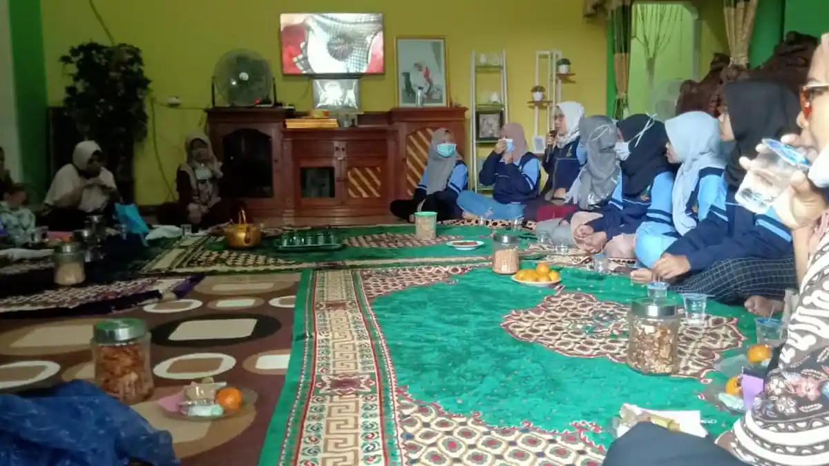 KKN UIN Walisongo Semarang Beri Pelatihan Budidaya Tanaman Kangkung Hidroponik