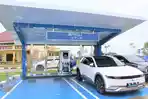 Kendaraan-listrik-saat-mengisi-energi-di-SPKLU-dok.jpg