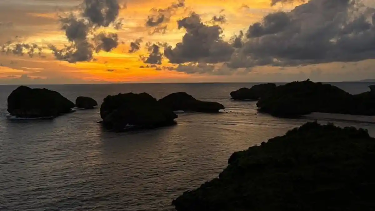 Pantai Kasap di Desa Watukarung, 'Raja Ampat-nya Pacitan' yang Kian ...