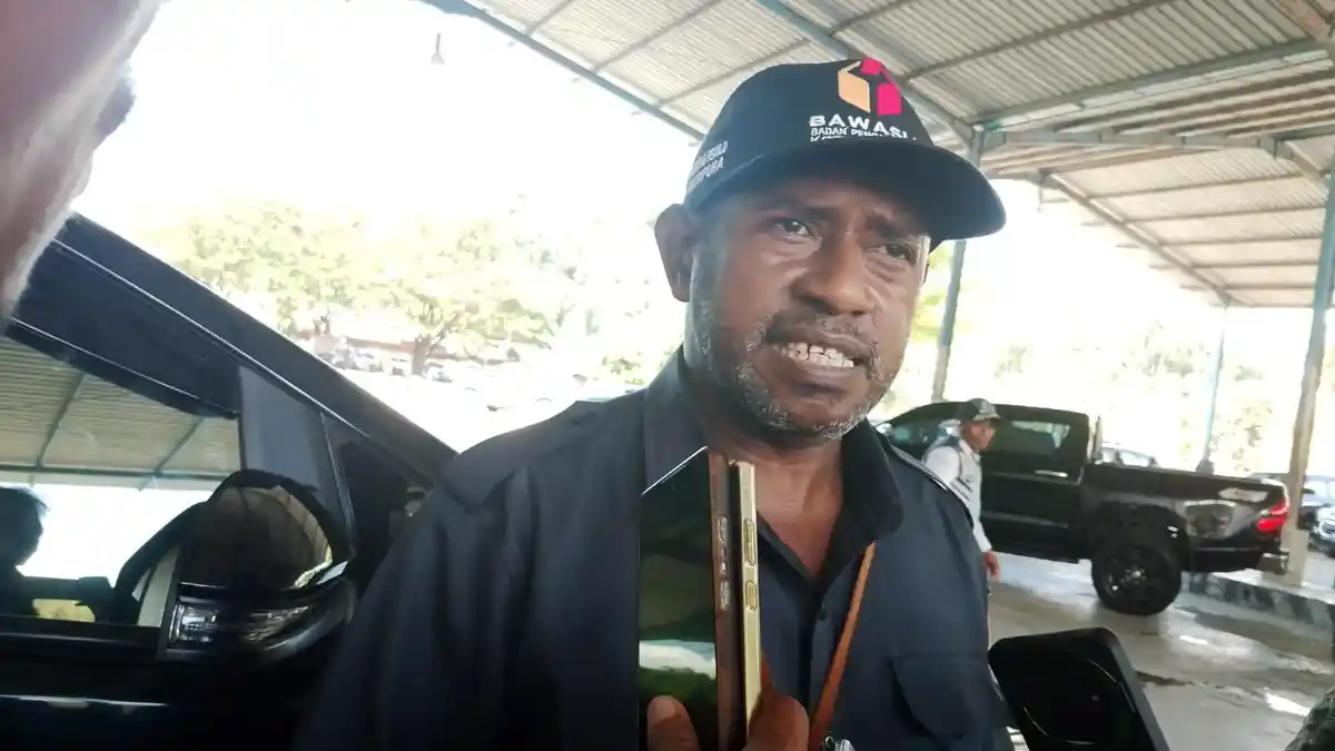 Bawaslu: Segera Turunkan Baliho Pasangan Calon Gubernur Papua