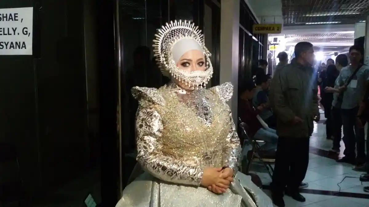 Hebohnya Busana Melly Goeslaw Saat Tampil di Puncak HUT SCTV