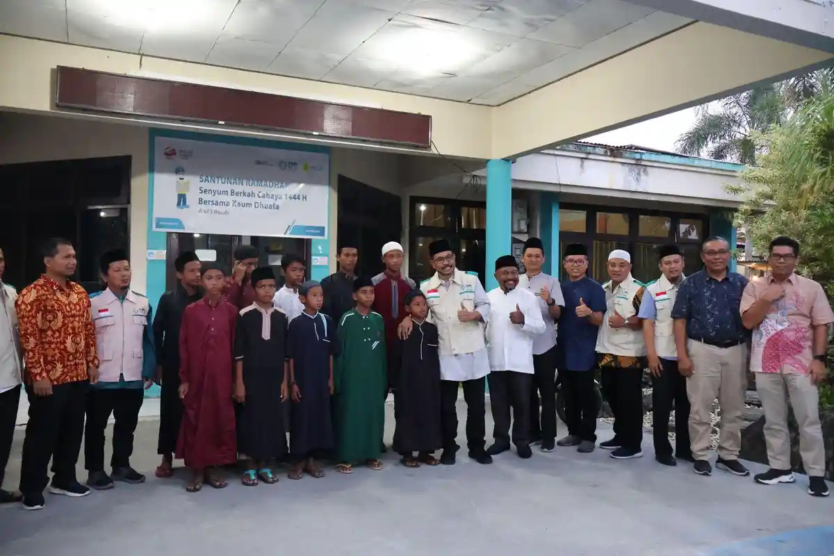 YBM PLN UIW Maluku-Malut Berikan Santunan bagi Siswa, Janda hingga Guru Ngaji di Masohi