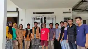 Ketua-KPU-Luwu-Hasan-Sufyan-saat-monitoring-verifikasi-faktual-di-Kecamatan-Larompong.jpg