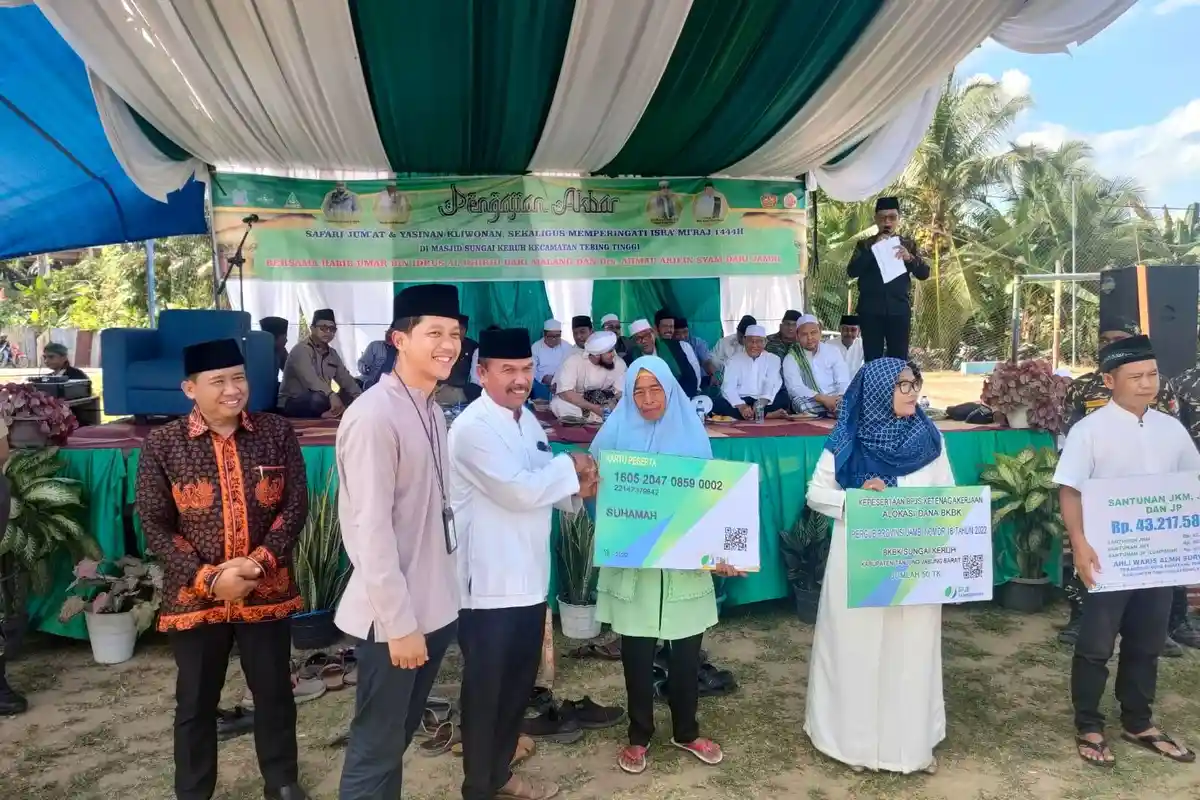 Ikuti Safari Jumat di 6 Kecamatan, BPJS Ketenagakerjaan Salurkan Santunan