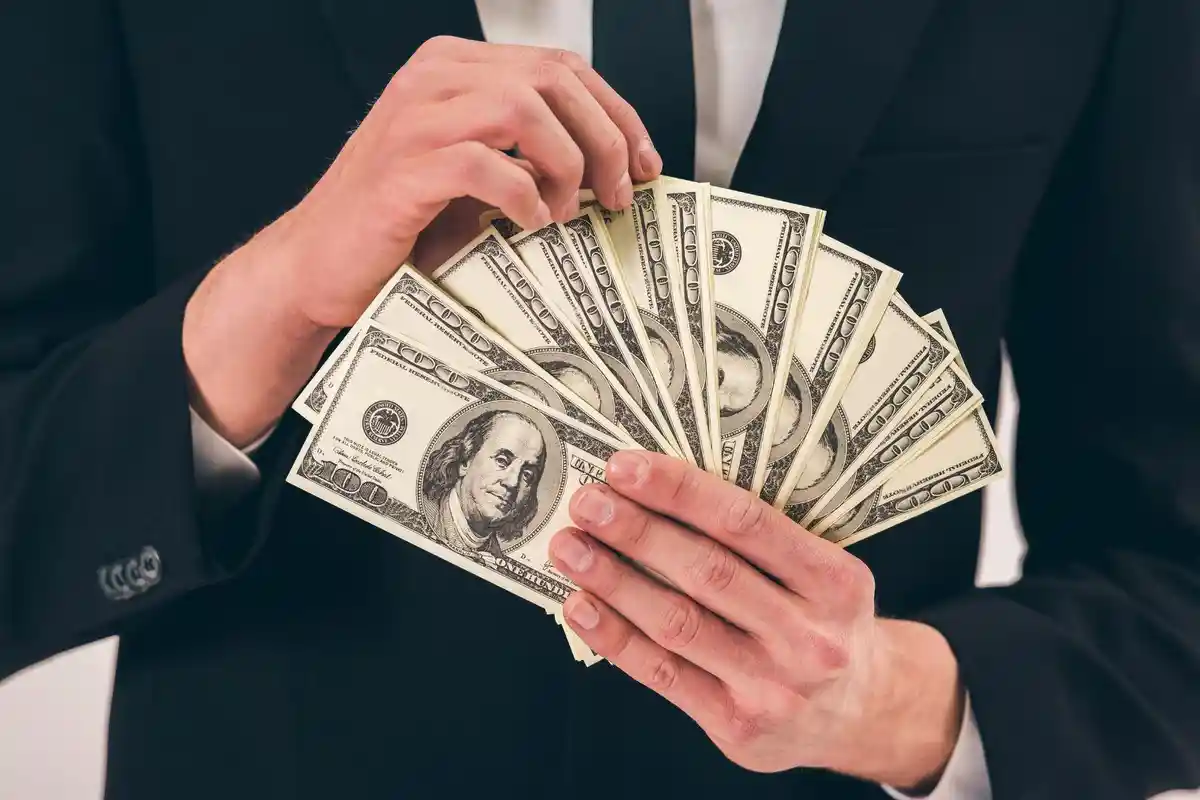 4 ZODIAK Hoki Menurut Ramalan Zodiak: Bisa Kipasan Duit di Januari 2024, Hidup Ongkang-ongkang Kaki