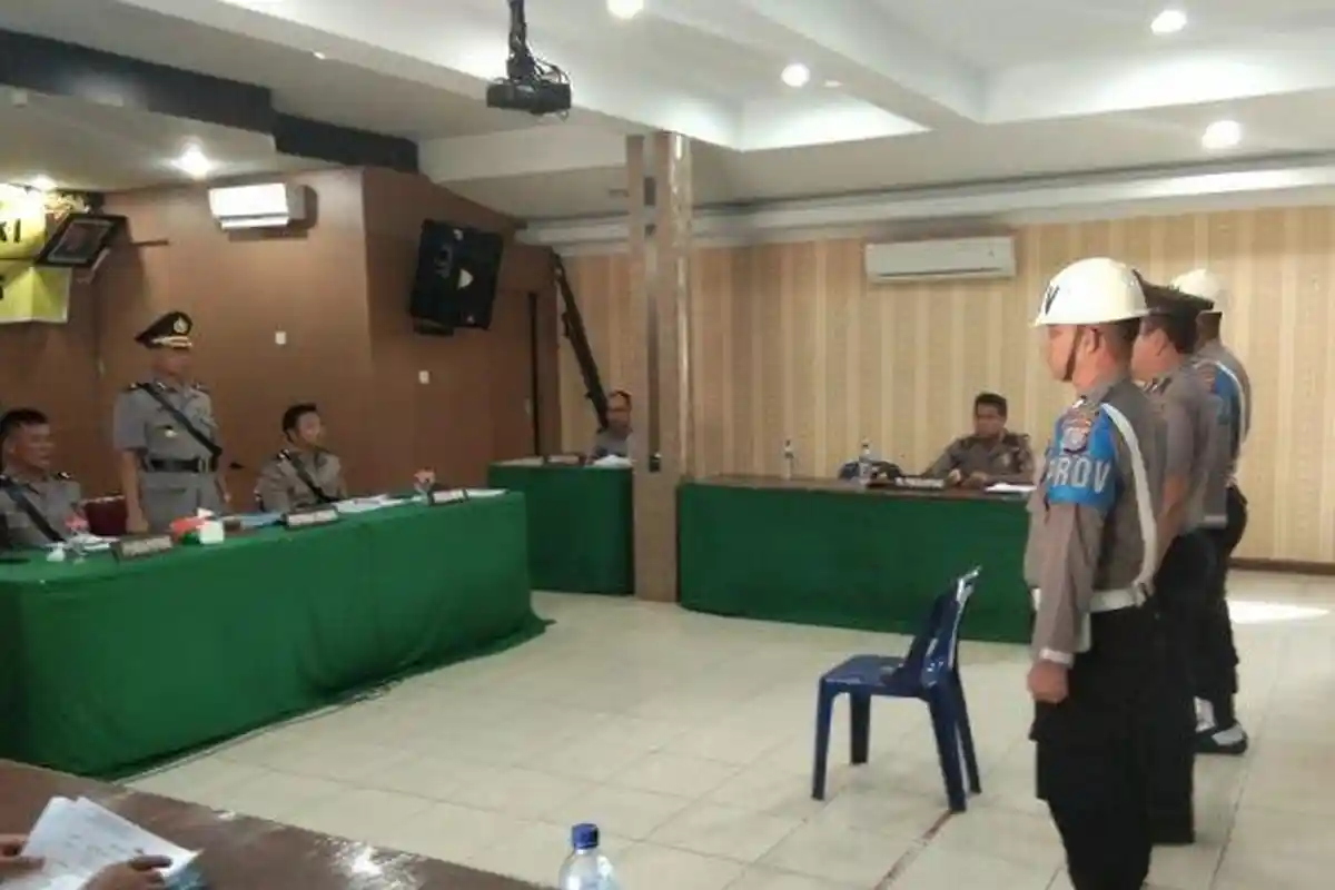 Dua Oknum Polisi Todongkan Senpi ke Warga dan Konsumsi Narkoba Dipenjara 21 Hari