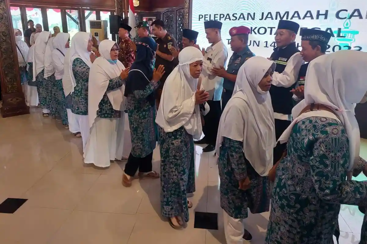 Dedy Yon Lepas 202 Jemaah Calon Haji Kota Tegal, Berpesan Agar Saling Menjaga 