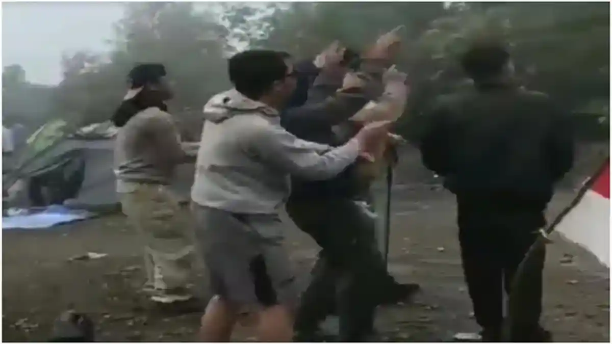 Viral Aksi Pendaki Joget Diiringi House Music di Puncak Dempo, Komentar Pencinta Alam: Kurang Etis