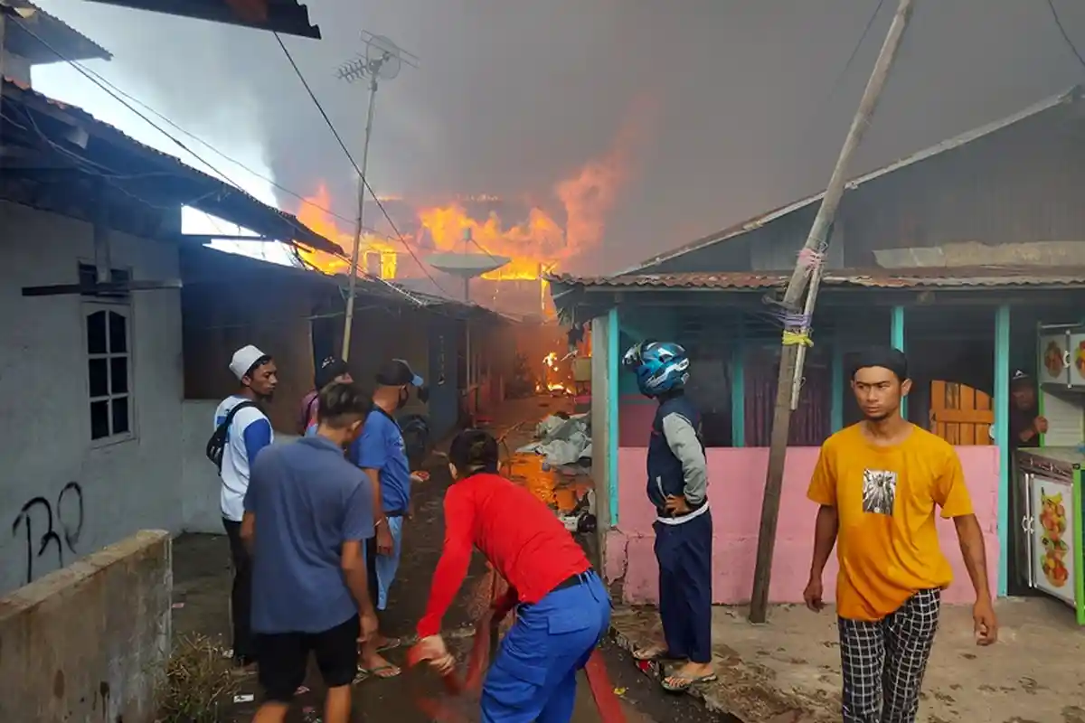 Kebakaran Hebat Terjadi di Pasar Tua Bitung, Sekitar 100 Rumah Terbakar