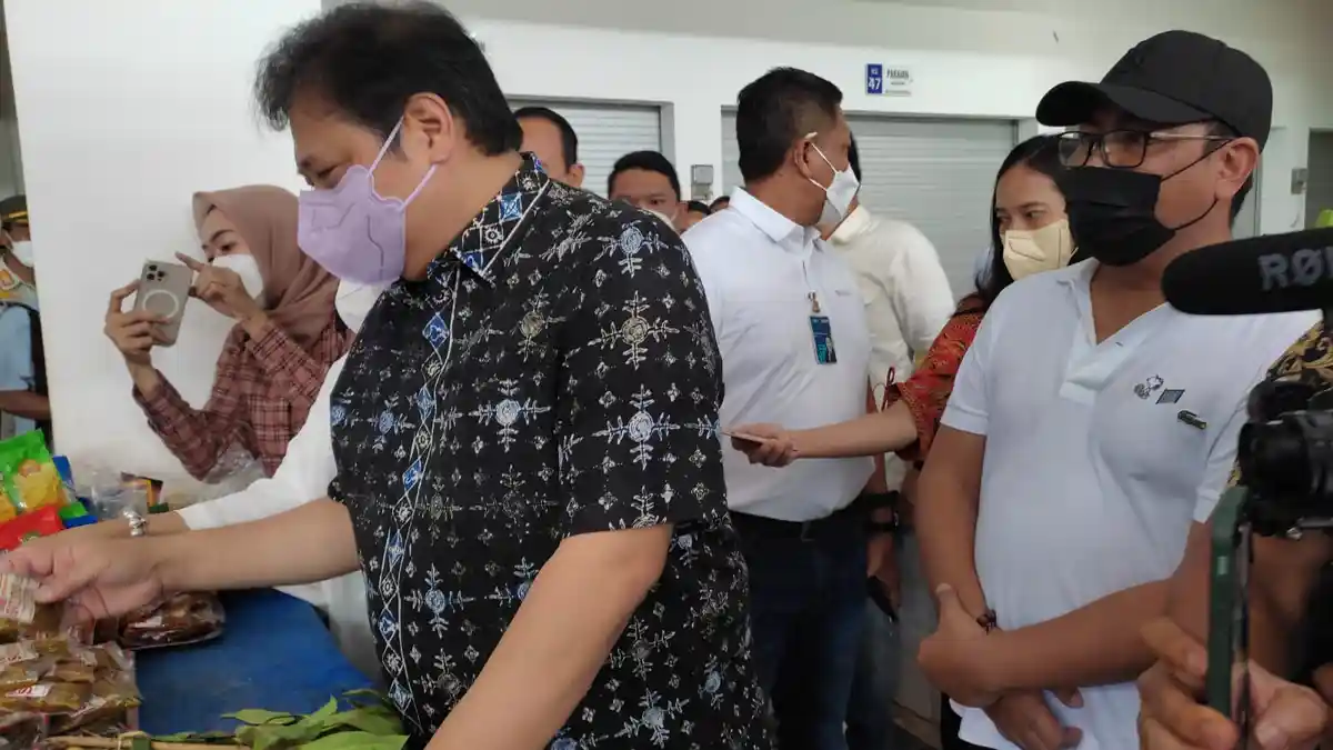 Pantau Harga Kebutuhan Pokok, Menko Airlangga kunjungi Pasar Phula Kerti Sesetan