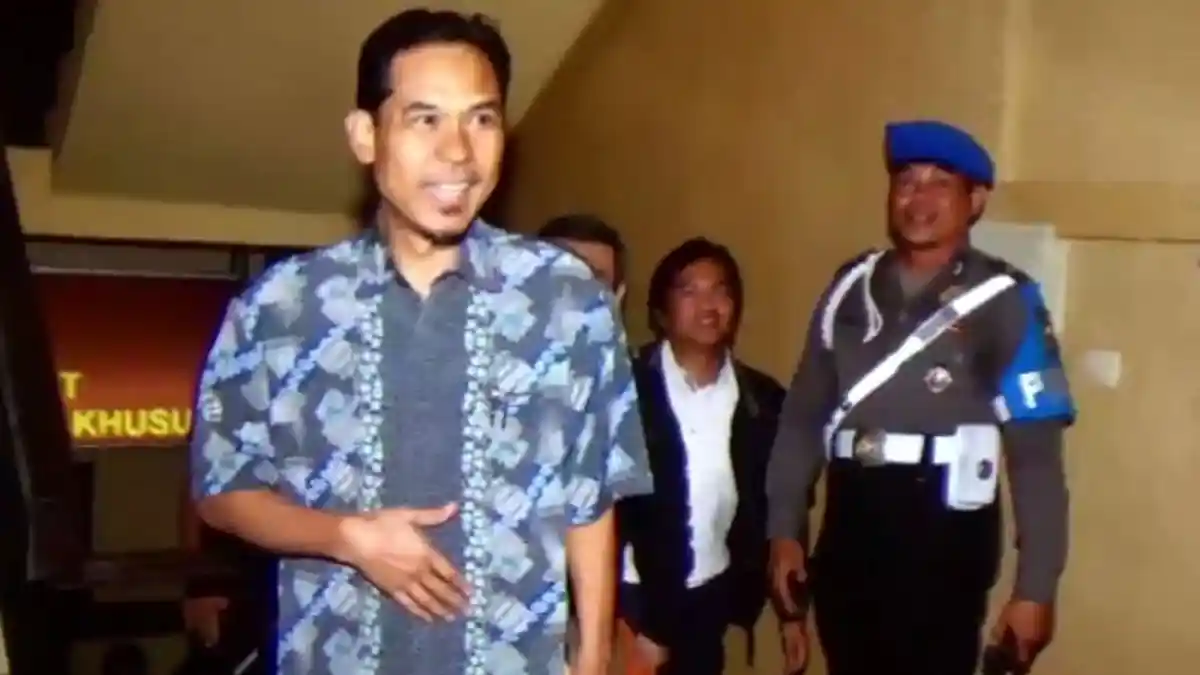 Sebut 6 Laskar FPI Tak Bawa Senjata, Munarman Dilaporkan ke Polisi