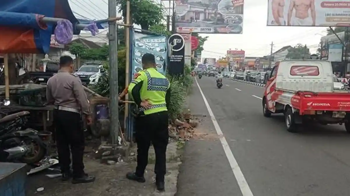Satu Mobil Oleng Lalu Tabrak Motor di Jalan Magelang Sleman, Diduga Karena Sopir Mengantuk