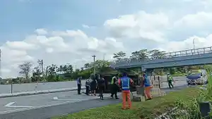 20260519_truk-boks-racun-rumput-terguling.jpg