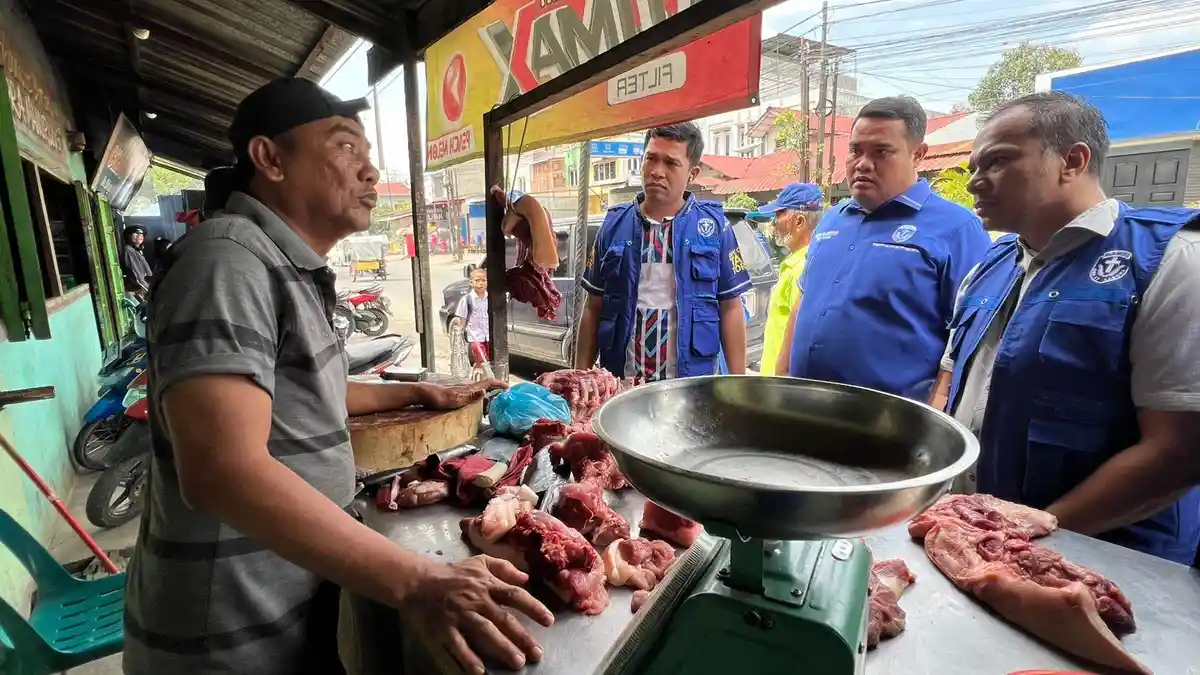 Ketua Umum GAMKI Sahat Sinurat Tinjau Lapak Pedagang Daging Babi di Medan, Hal Ini Ditemukan. . .