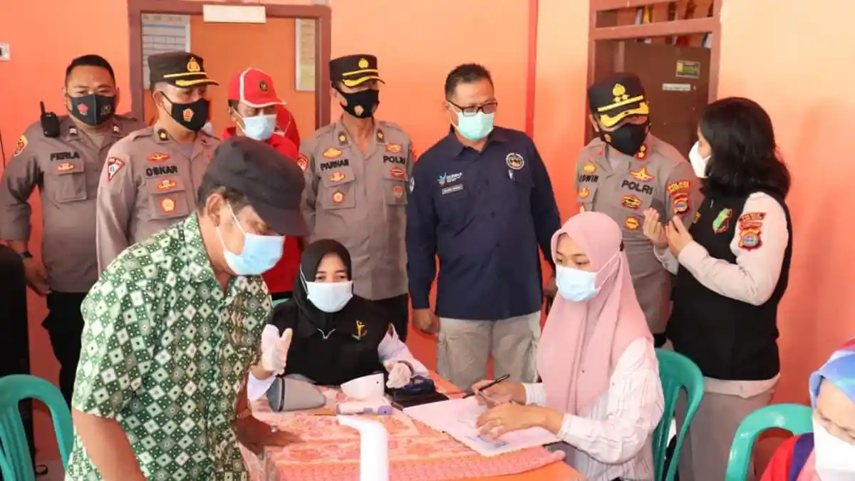 Seusai Sertijab, Kapolres Lampung Selatan AKBP Edwin Langsung Tinjau Vaksinasi