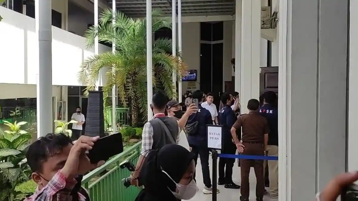 Gempa Guncang Cianjur, Pengunjung di Ruang Sidang Ferdy Sambo Cs Berlarian ke Luar Ruangan