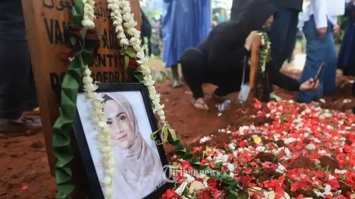 Tak Setuju Makam Vanessa Angel Dipindahkan, Adik Bibi Ardiansyah Singgung Soal Hak Gala Sky