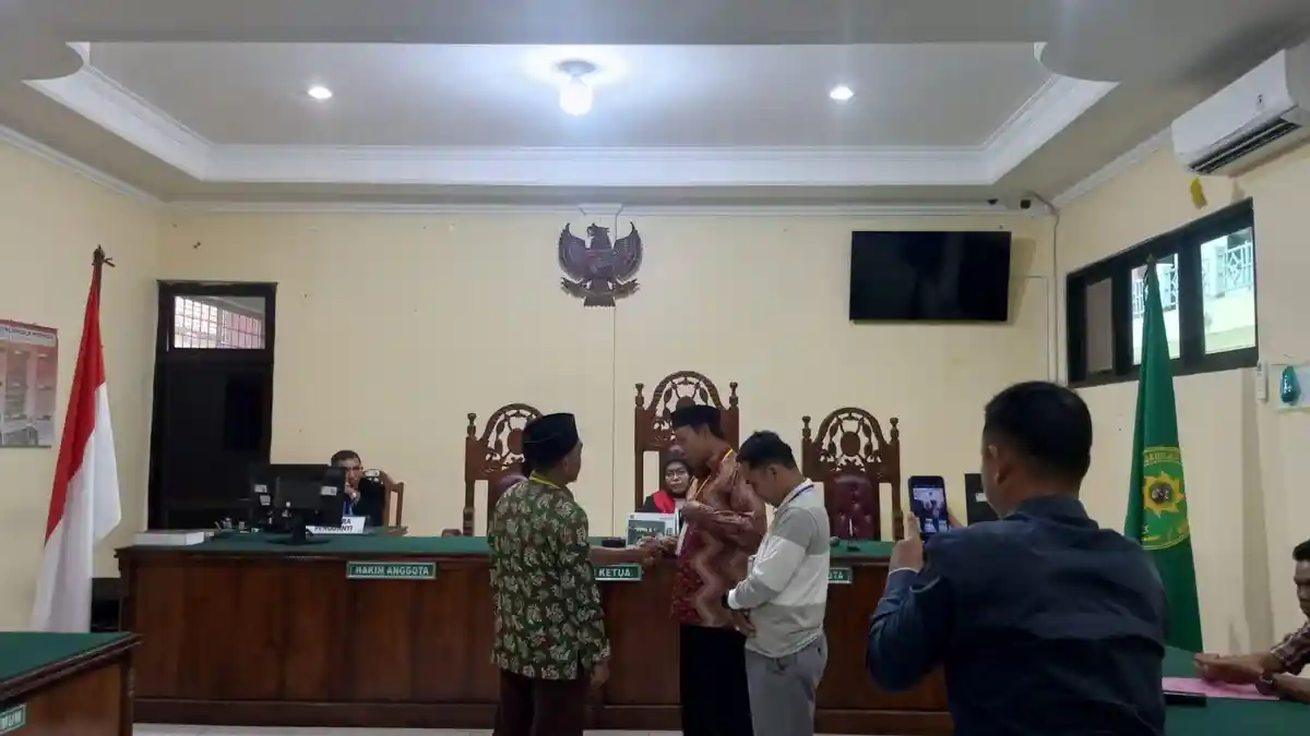 Lempar Piring ke Ketua BPD saat Rapat, Perangkat Desa di Bengkulu Tengah Divonis 3 Hari Penjara