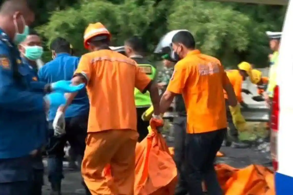 7 Kecelakaan Paling Tragis di Jalan Tol, Terbaru di Cikampek GranMax vs Bus 12 Penumpang Tewas