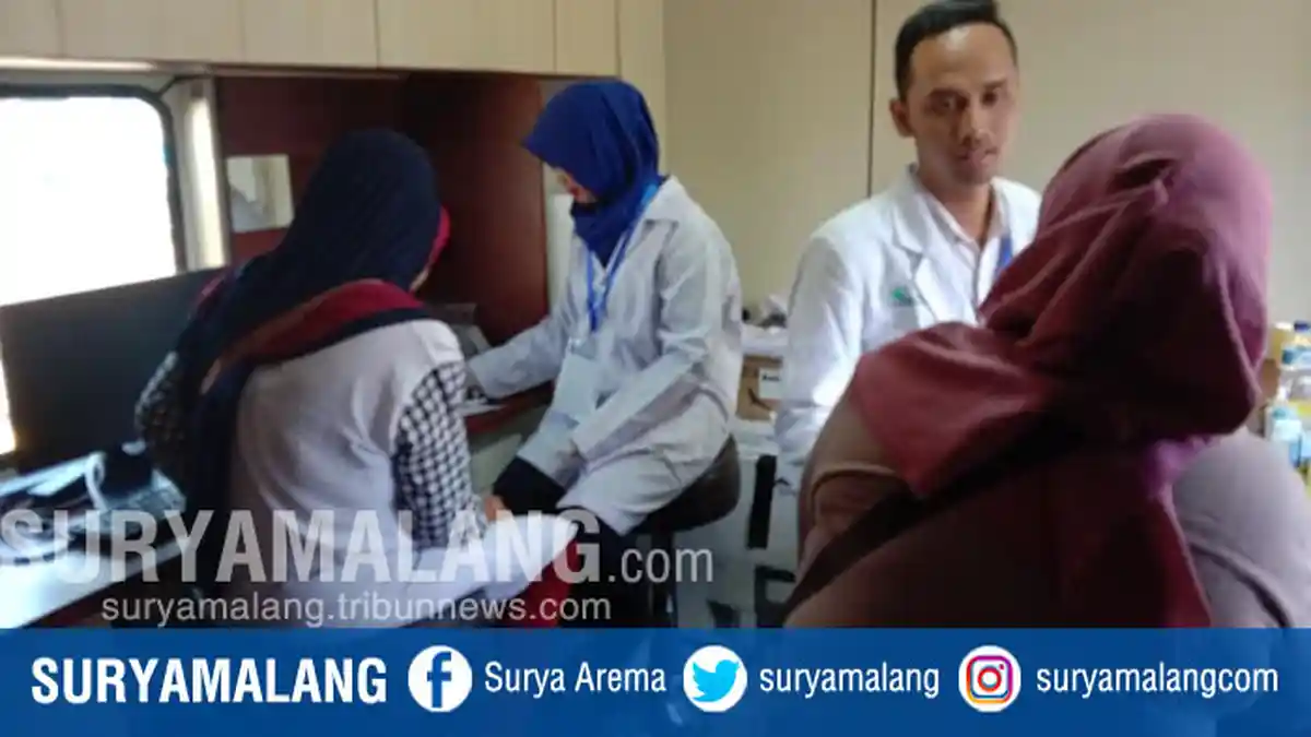 Ada Yang Khusus dari PT KAI Daop 8 Surabaya, Gelar Bhakti Sosial Pengobatan Gratis Di Kereta Api