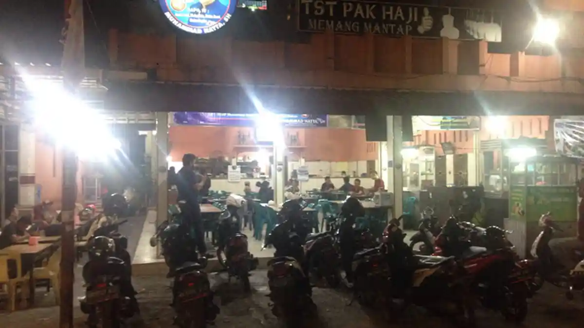 TRIBUNWIKI: Kedai Teh Susu Telur (TST) Terenak dan Terkenal di Kota Medan