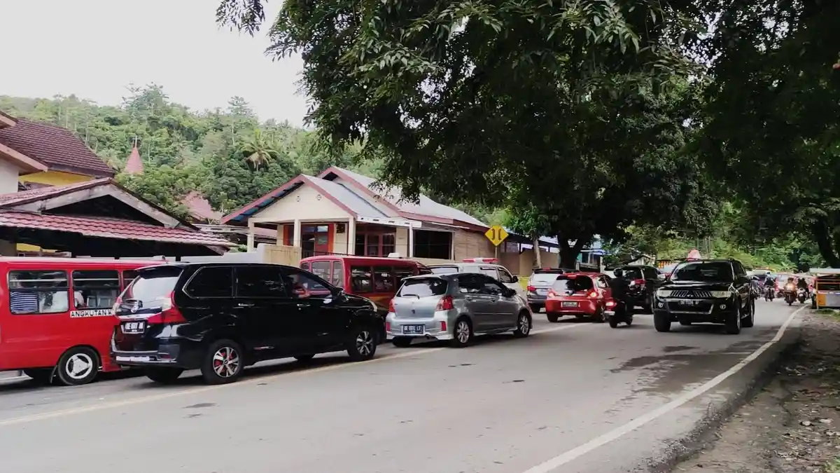 Jembatan Halong Belum Rampung, Kemacetan Panjang Tak Terhindarkan