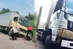 Dua Mobil Boks Terperosok ke Sawah di Jalur Alternatif Bondowoso dalam Sehari